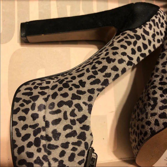 BCBG Leopard Heels - Picture 3 of 8